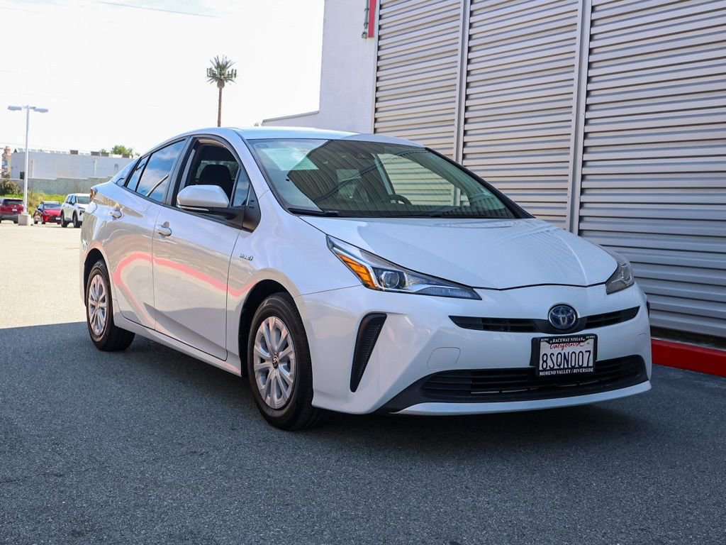 Used 2021 Toyota Prius L Eco image 2