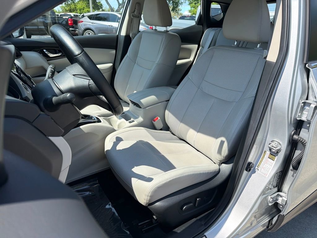 Certified 2022 Nissan Rogue Sport SL image 32