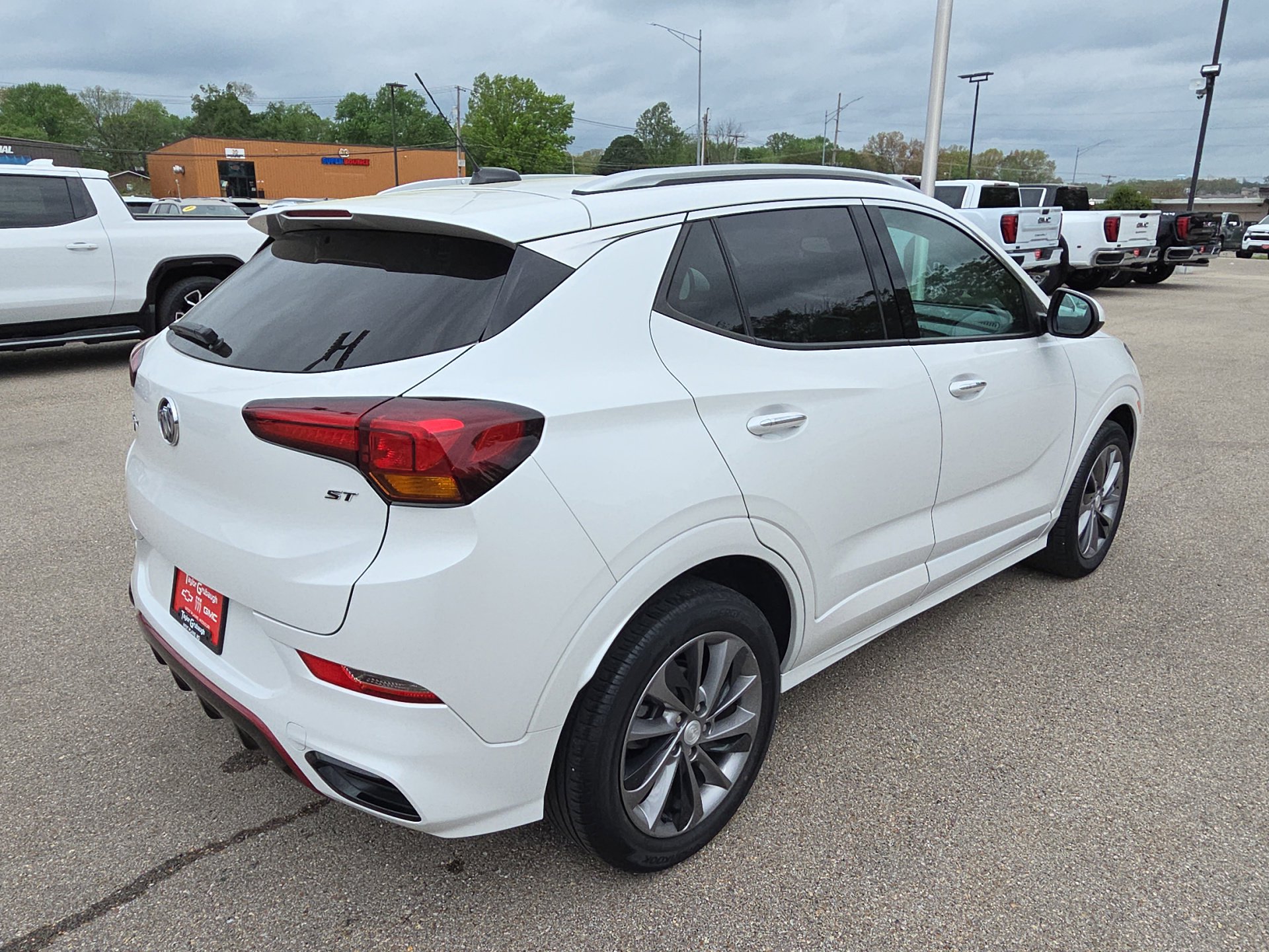 Certified 2022 Buick Encore GX Essence w/ Sport Touring Package image 8