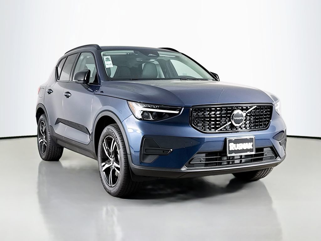 New 2026 Volvo XC40 B4 Core