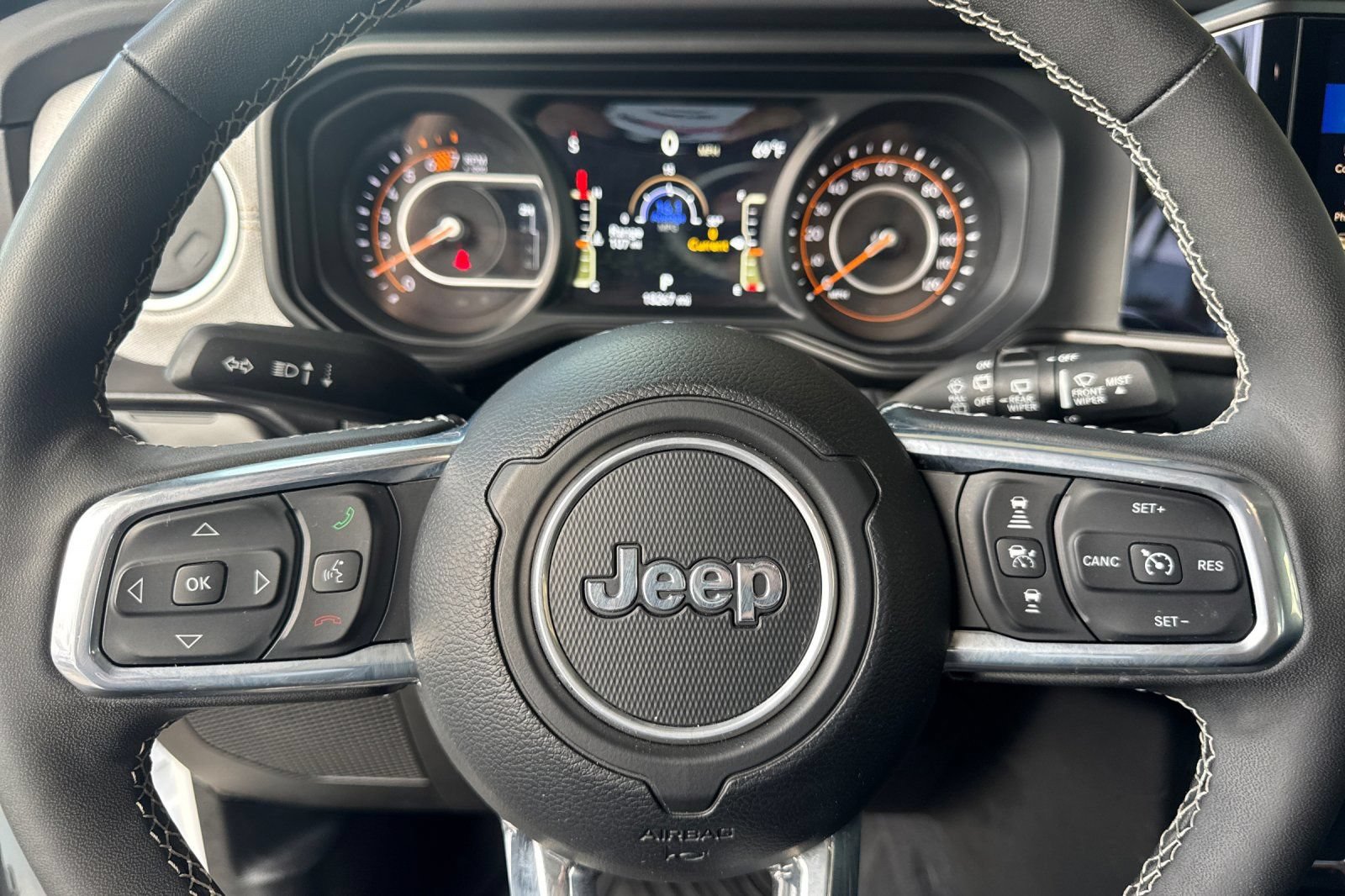 Used 2025 Jeep Wrangler Unlimited Sahara AWD/4WD image 24