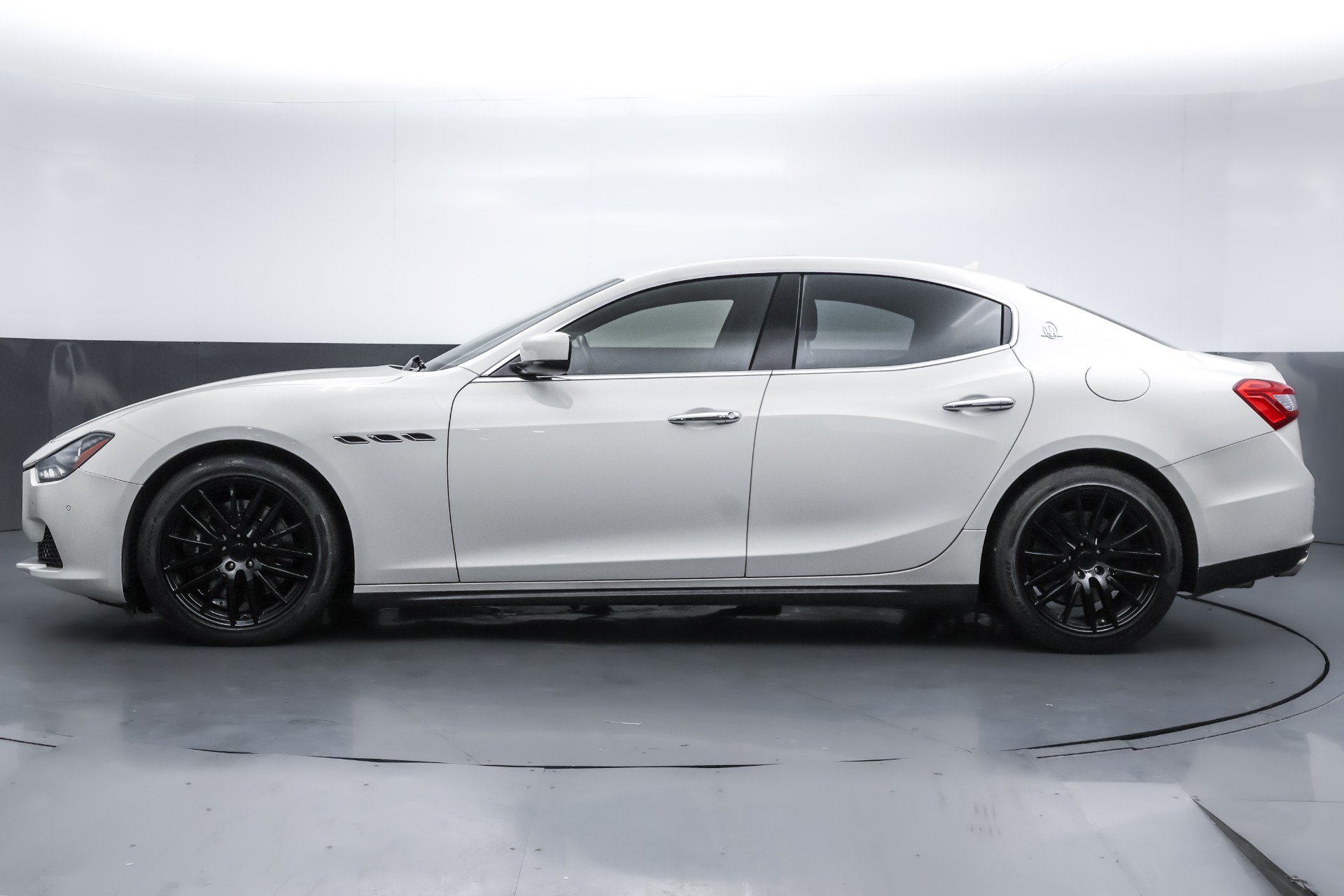 Used 2014 Maserati Ghibli S Q4 AWD/4WD image 2