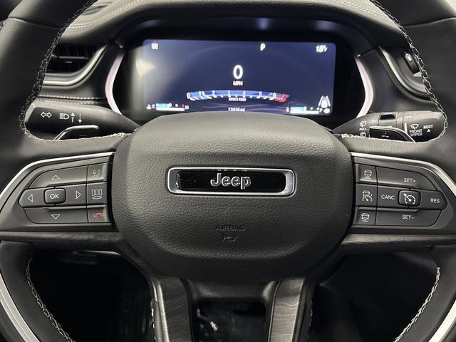 Used 2025 Jeep Grand Cherokee L Limited w/ Black Appearance Package image 17