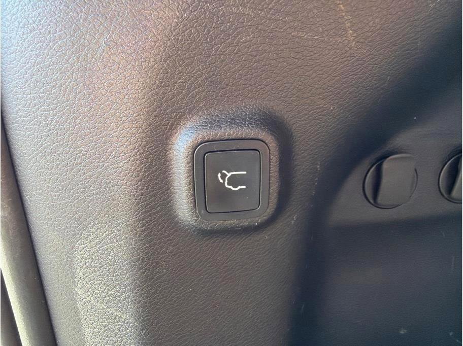 Used 2020 Jeep Cherokee Trailhawk w/ Technology Group image 8