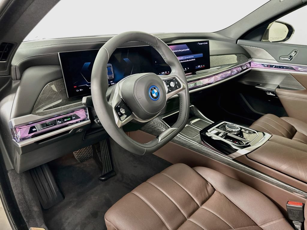 Certified 2024 BMW i7 xDrive60 w/ Executive Package AWD/4WD image 9