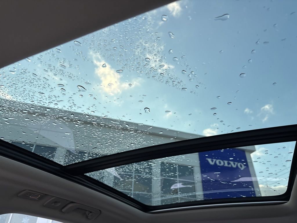 New 2026 Volvo XC60 B5 Plus w/ Protection Package Premier image 32