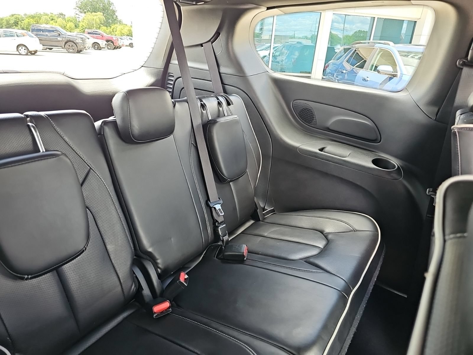 Used 2024 Chrysler Pacifica Premium FWD image 29