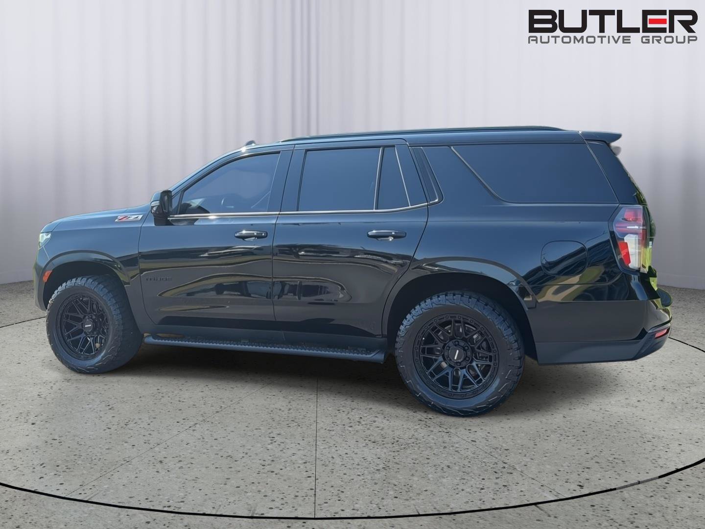 Used 2021 Chevrolet Tahoe Z71 w/ Z71 Signature Package AWD/4WD image 3