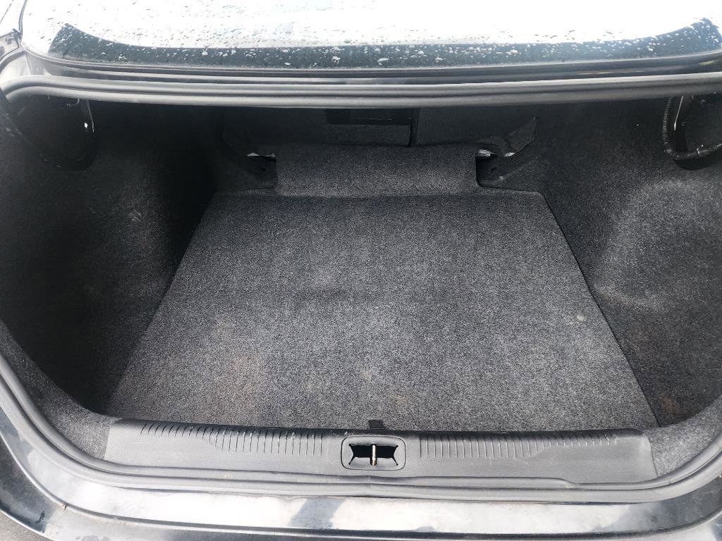 Used 2017 Chrysler 200 Limited Platinum w/ Comfort & Convenience Group image 4