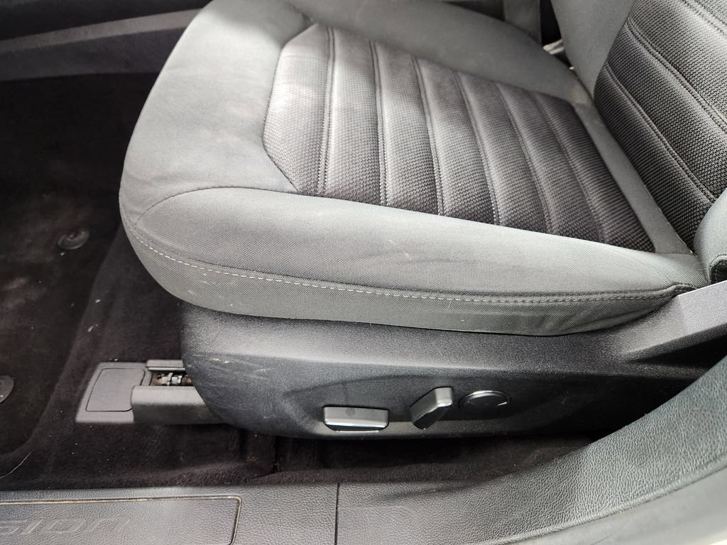 Used 2017 Ford Fusion SE FWD image 13