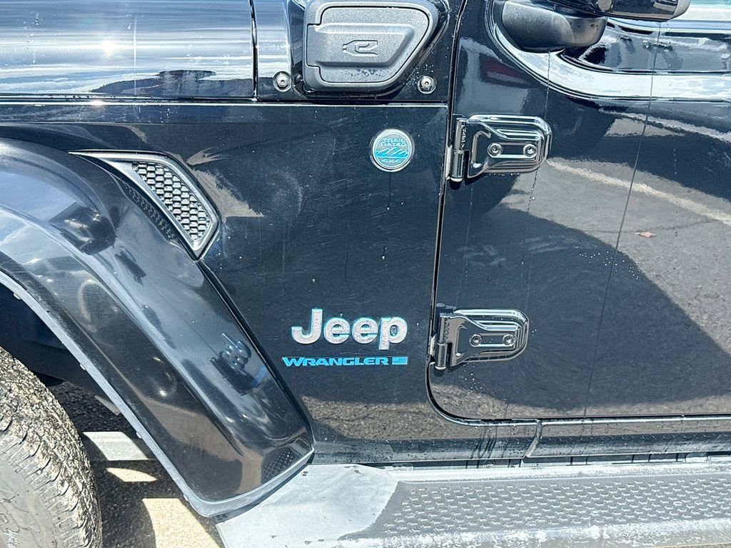 Used 2023 Jeep Wrangler Unlimited Sahara AWD/4WD image 35