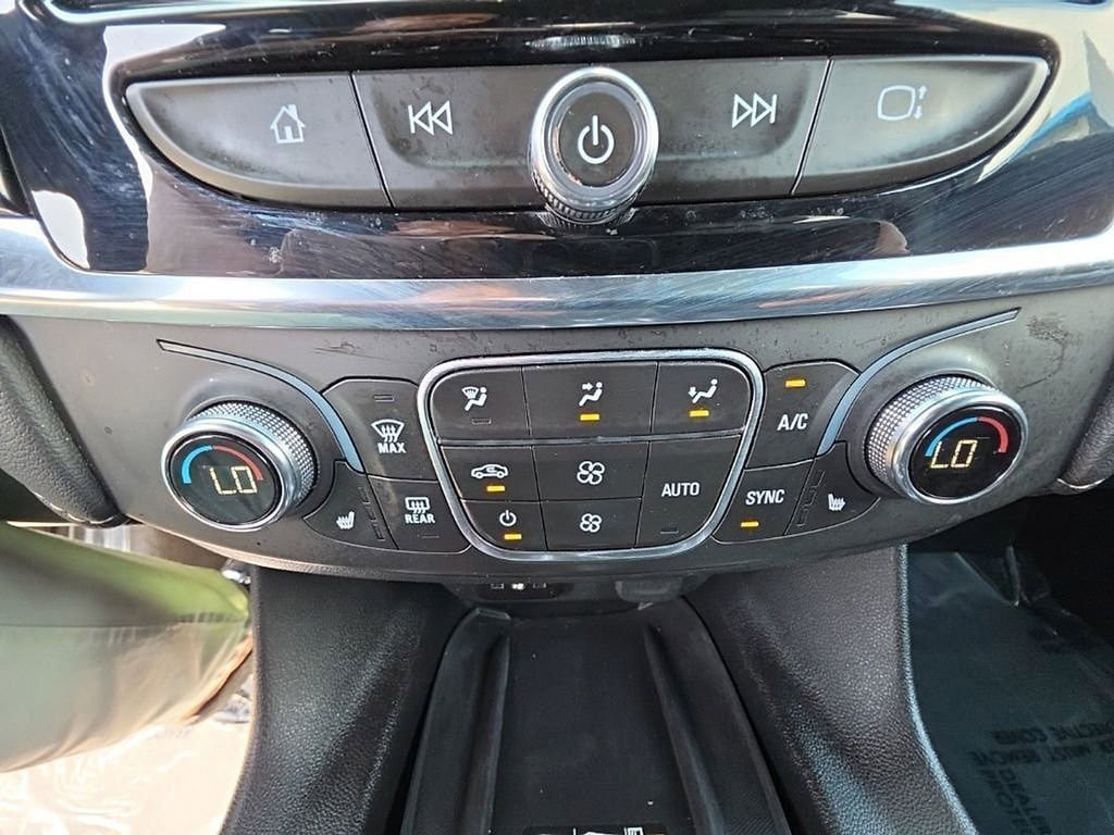 Used 2023 Chevrolet Traverse LT AWD/4WD image 17