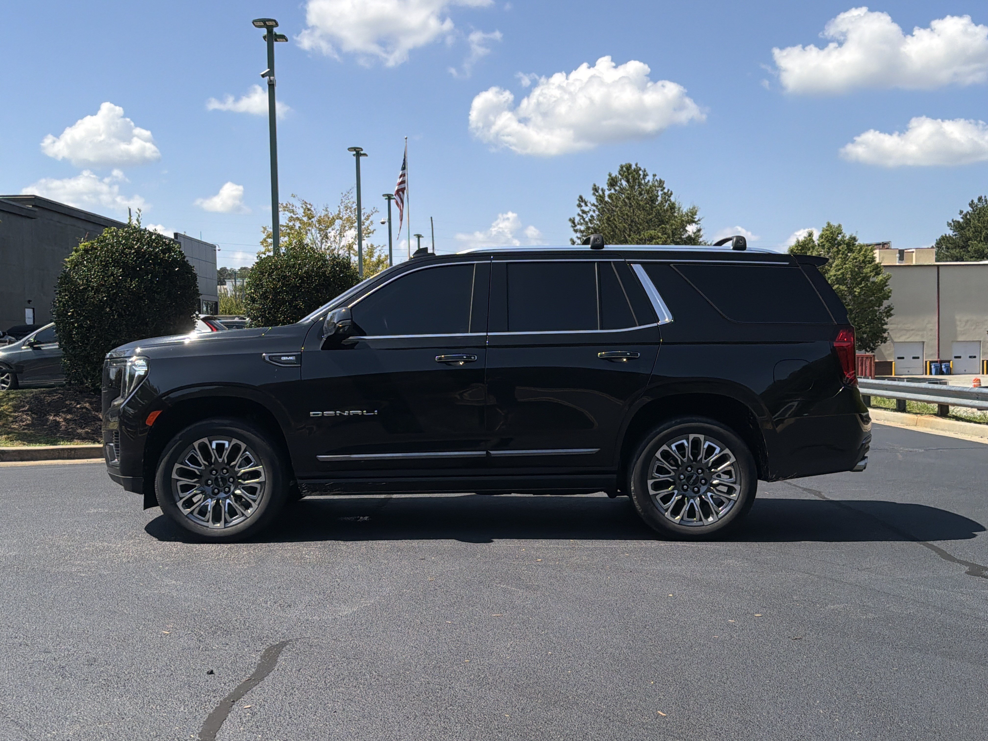 Used 2023 GMC Yukon Denali Ultimate w/ LPO, Floor Liner Package AWD/4WD image 13