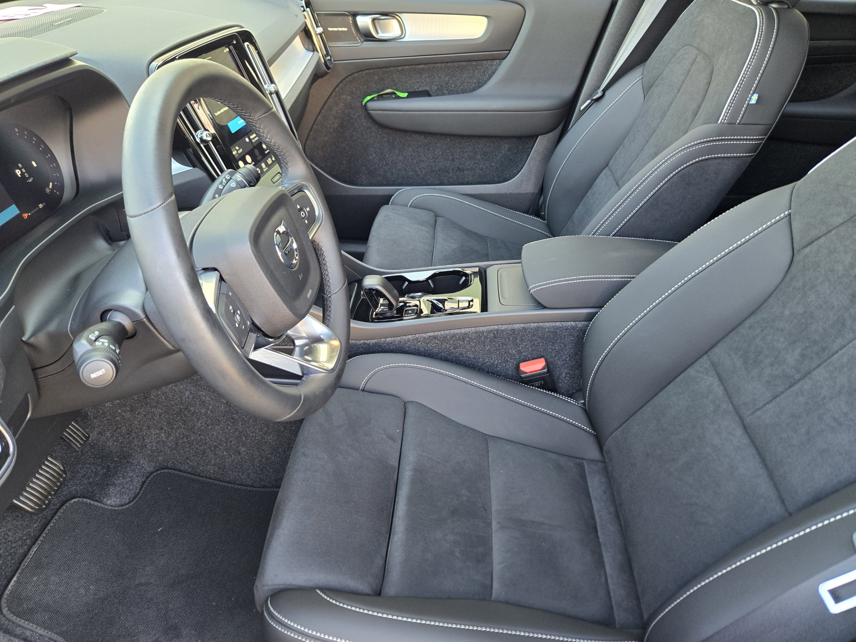 New 2026 Volvo XC40 B5 Ultra w/ Protection Package Premier AWD/4WD image 10