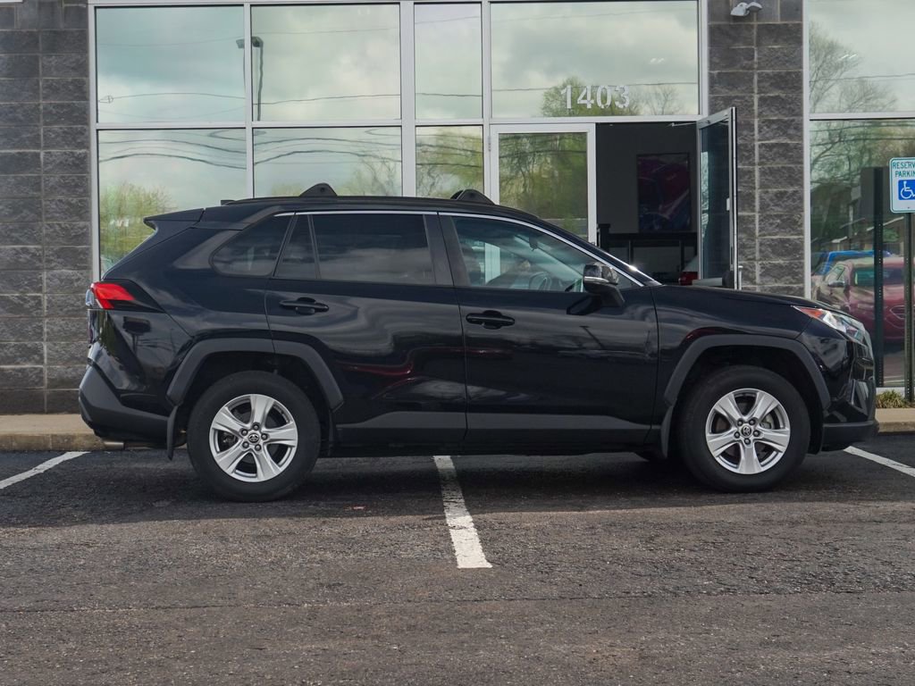 Used 2021 Toyota RAV4 XLE w/ Convenience Package image 2