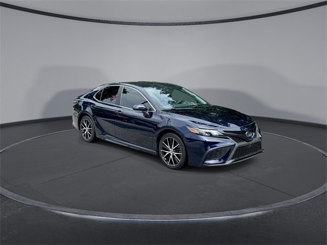 Used 2022 Toyota Camry SE image 2