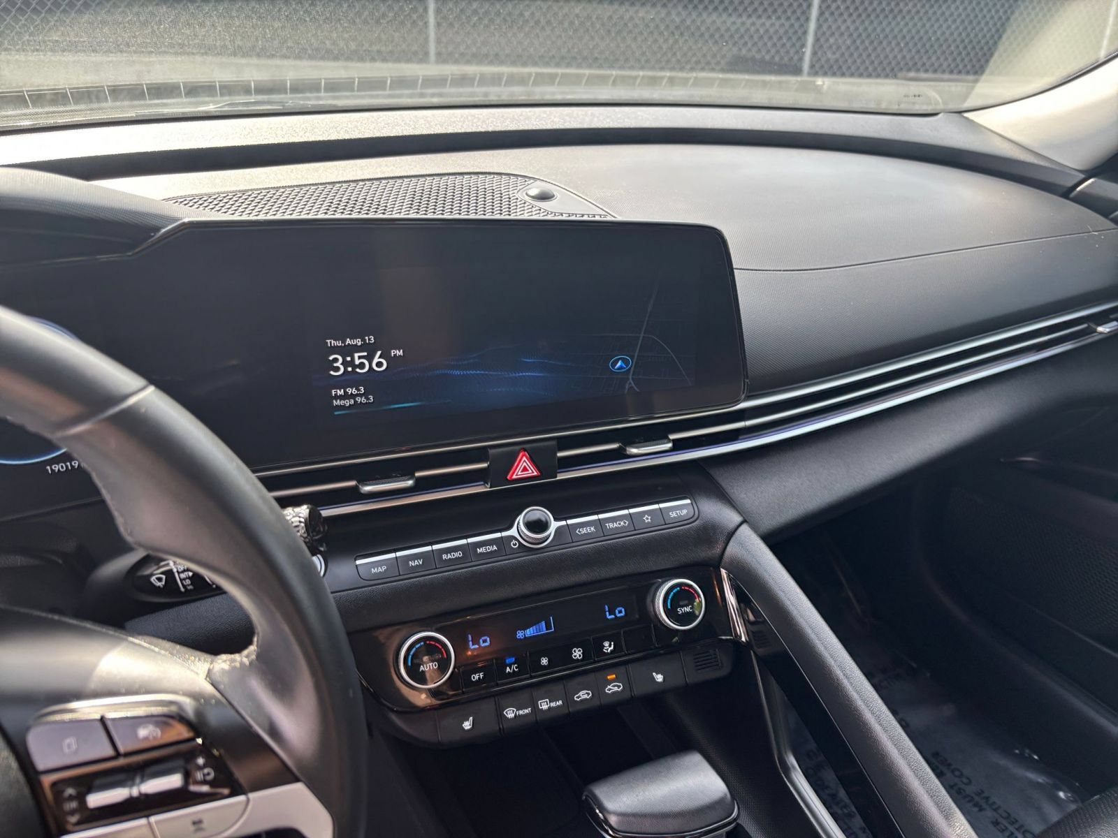 Used 2025 Hyundai Elantra Limited FWD image 17