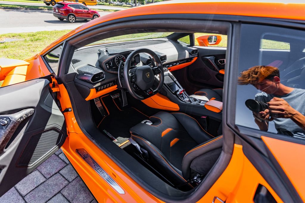 Used 2021 Lamborghini Huracan EVO RWD image 20