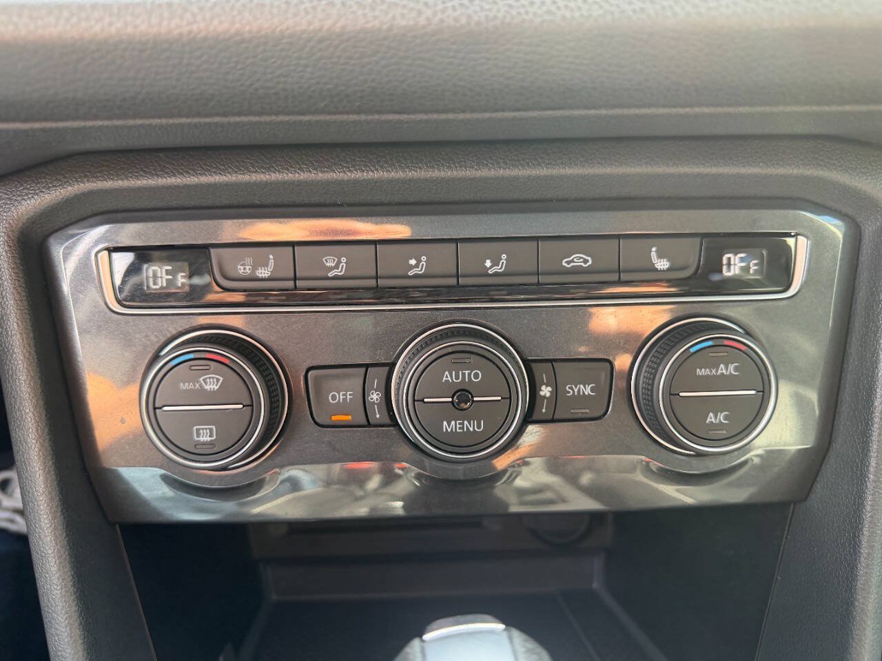 Used 2021 Volkswagen Tiguan SEL AWD/4WD image 37