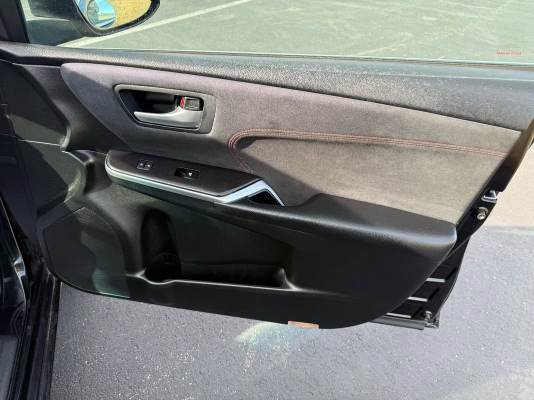 Used 2016 Toyota Camry XSE w/ Moonroof Package image 20