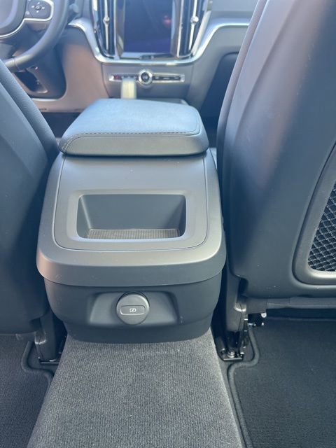 Used 2024 Volvo S60 B5 Core image 24