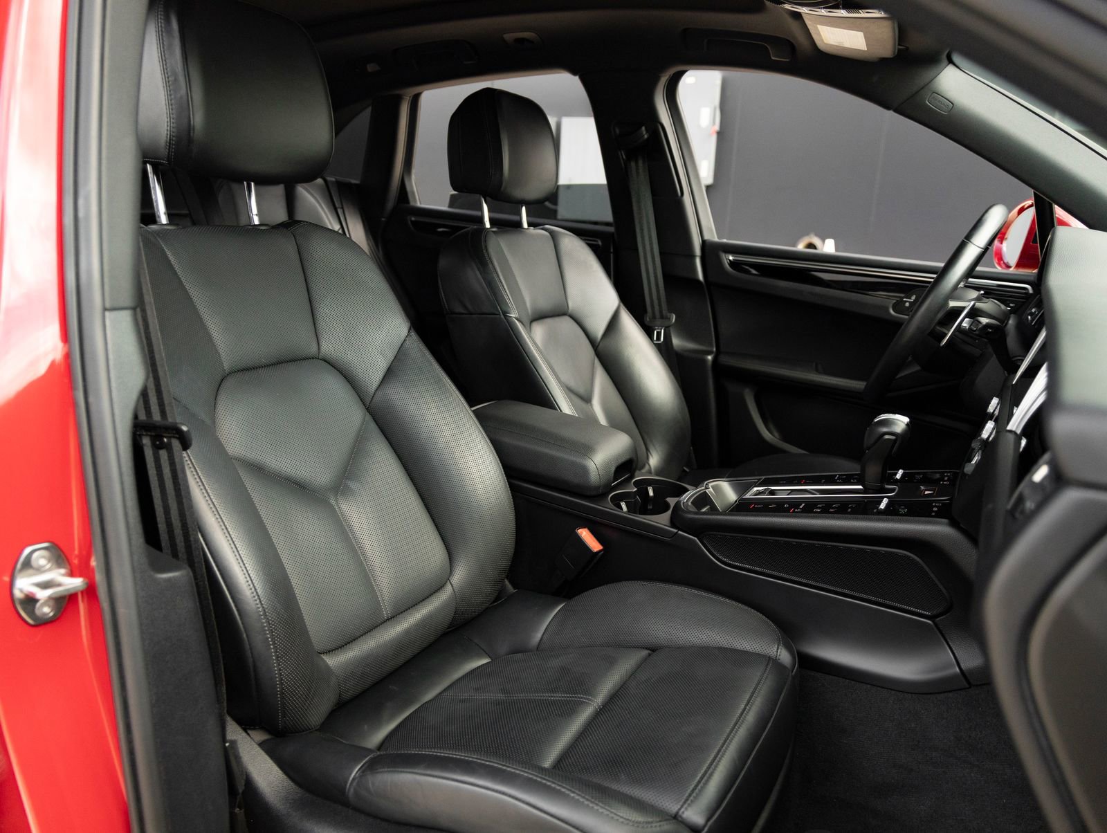 Certified 2024 Porsche Macan image 41