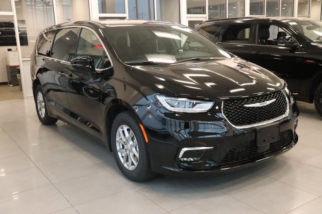 New 2026 Chrysler Pacifica Select image 1