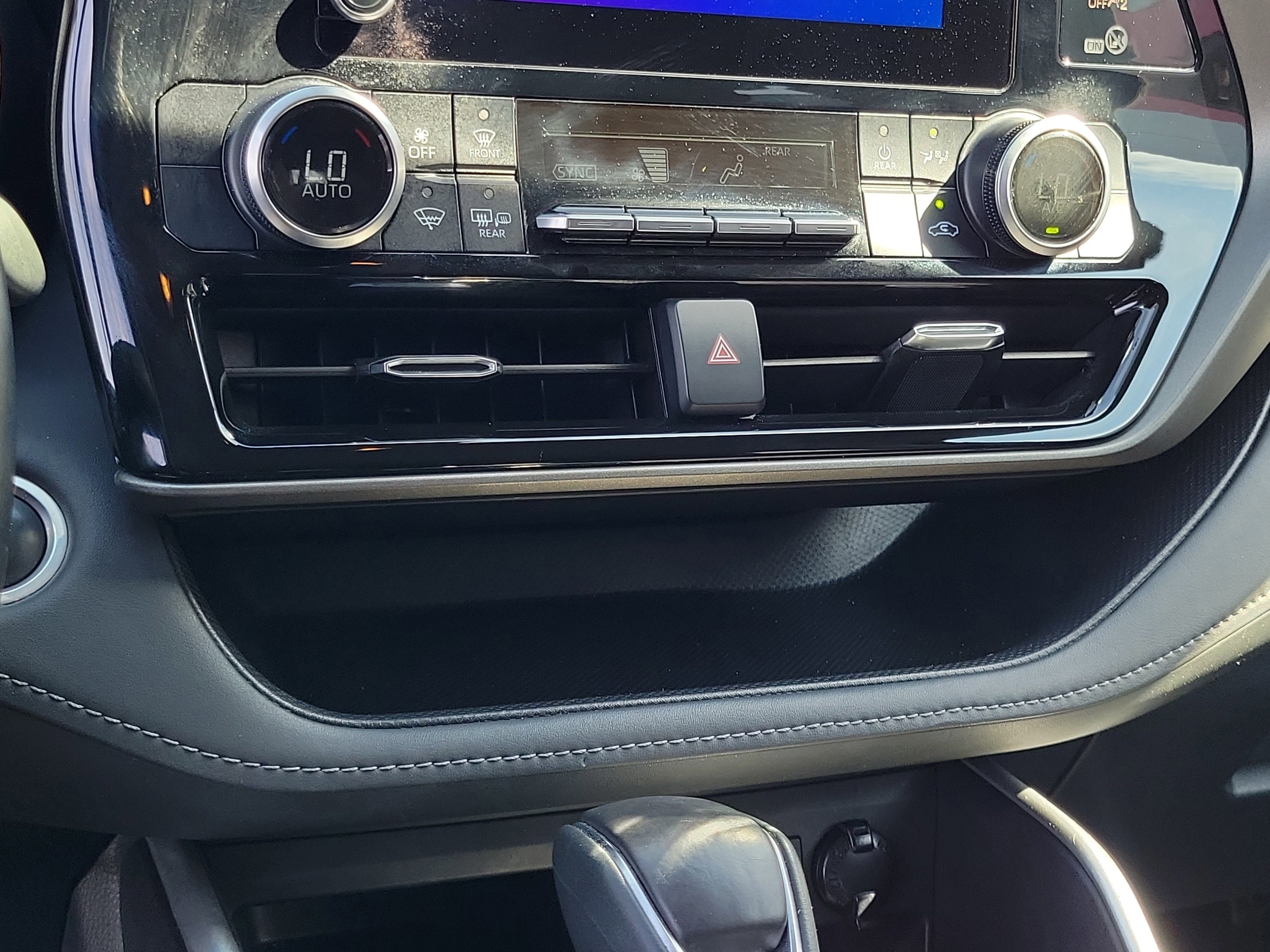 Used 2024 Toyota Highlander LE image 27