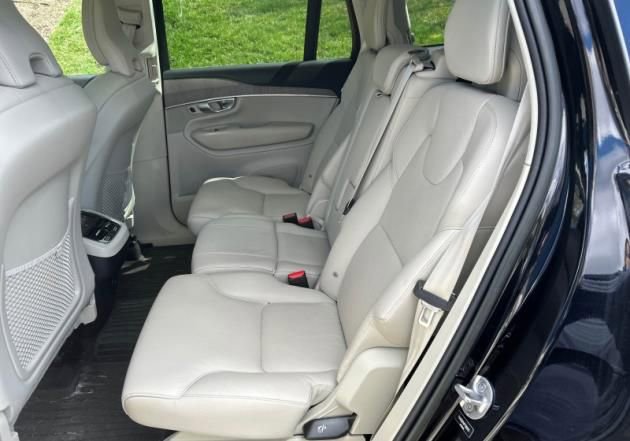 Used 2023 Volvo XC90 B6 Plus w/ Protection Package Premier AWD/4WD image 3