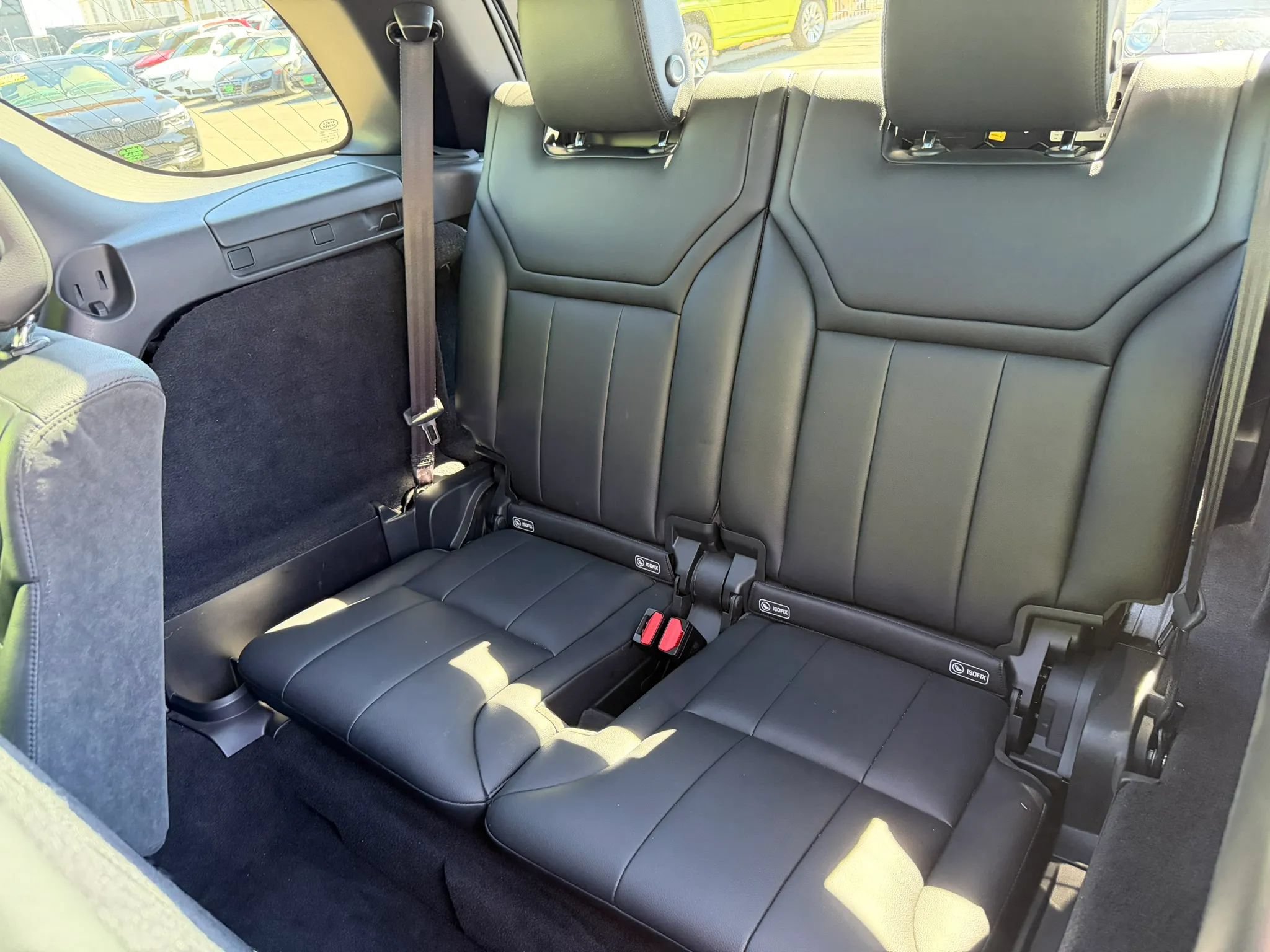 Used 2017 Land Rover Discovery SE AWD/4WD image 15