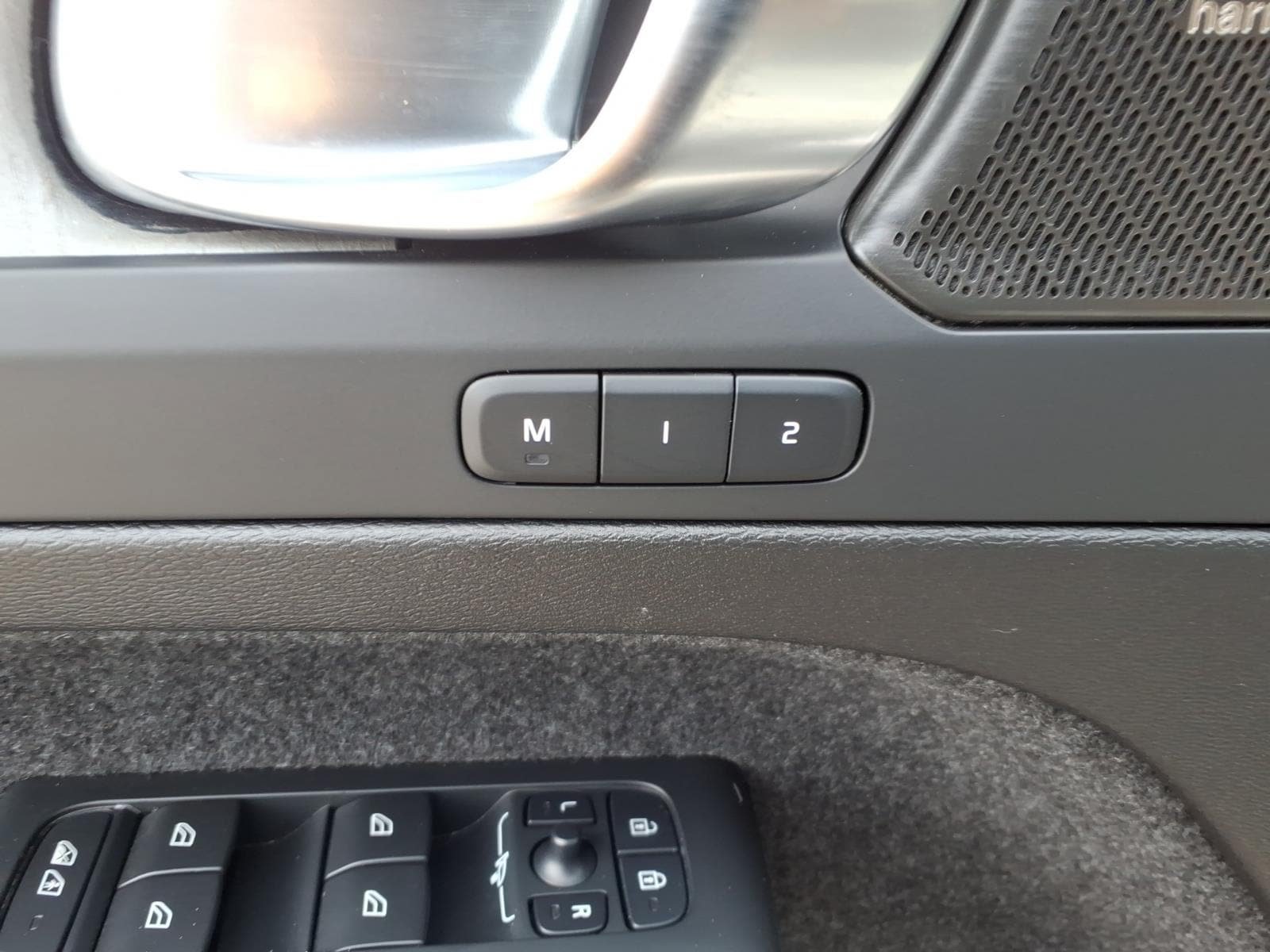 Certified 2025 Volvo EX40 Ultra AWD/4WD image 18