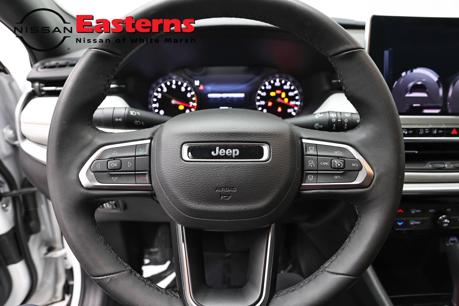 Used 2025 Jeep Compass Limited AWD/4WD image 10
