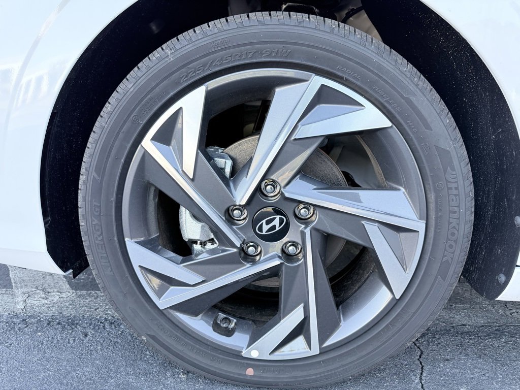 New 2025 Hyundai Elantra SEL image 32