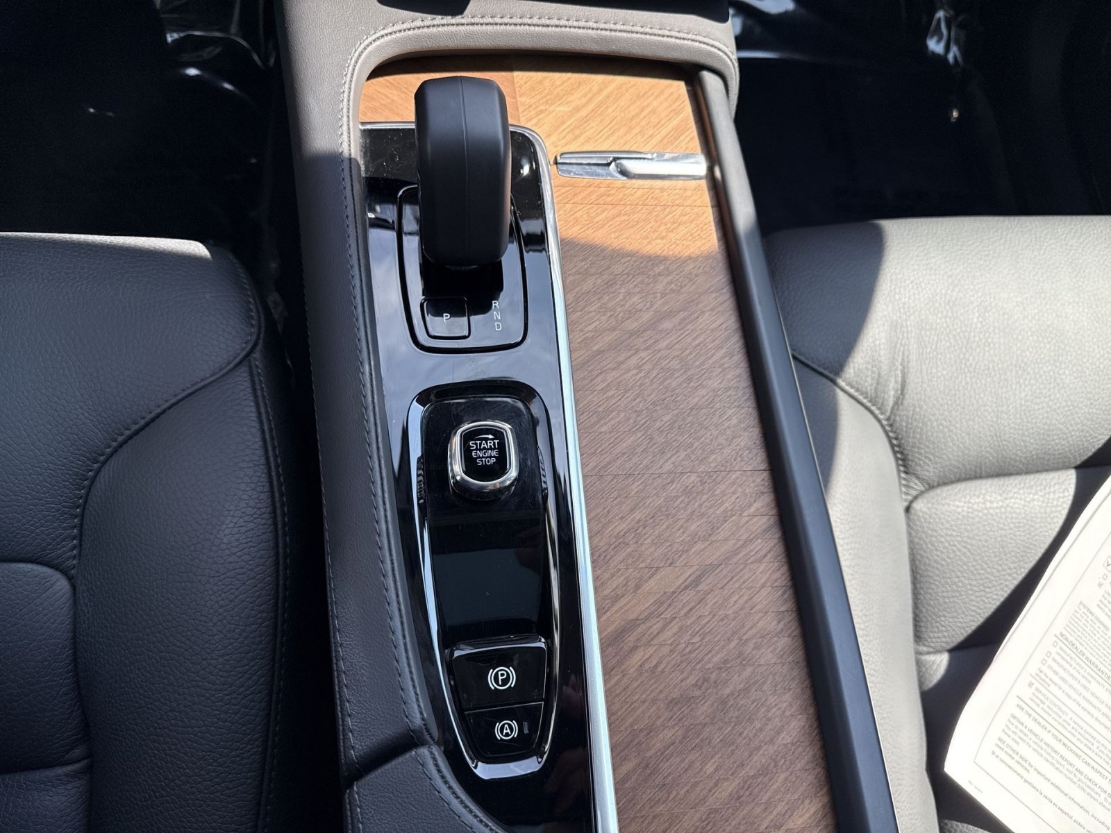 Certified 2025 Volvo XC90 T8 Plus w/ Protection Package Premier AWD/4WD image 18