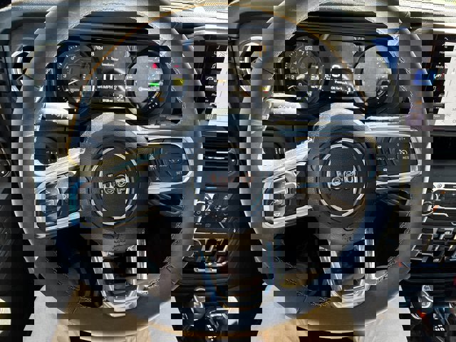 Used 2024 Jeep Wrangler Unlimited Sahara image 27