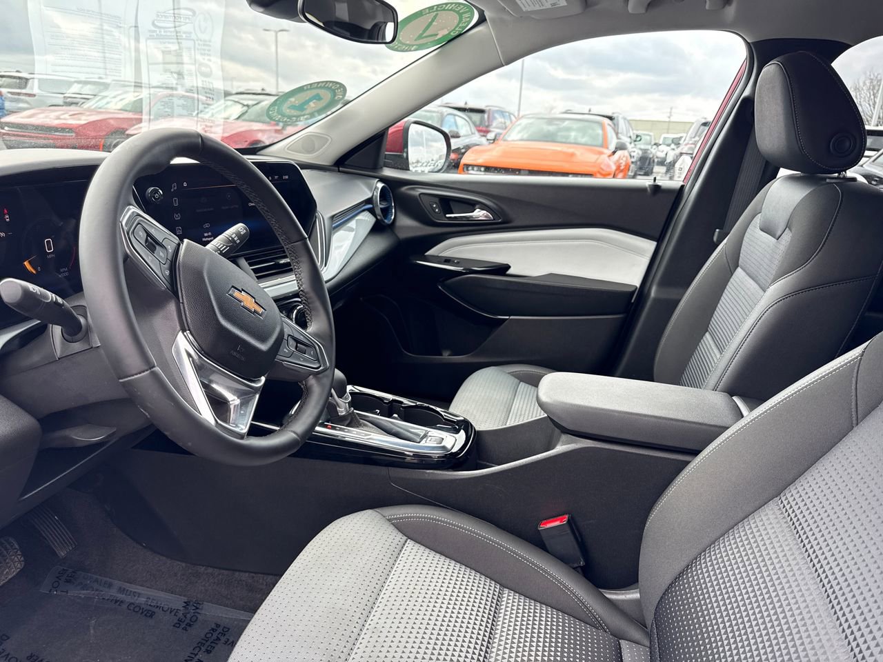 Used 2025 Chevrolet Trax LT w/ LT Convenience Package image 11