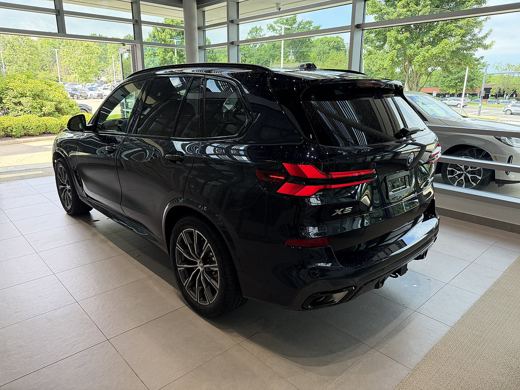 New 2026 BMW X5 xDrive50e w/ M Sport Package AWD/4WD image 4