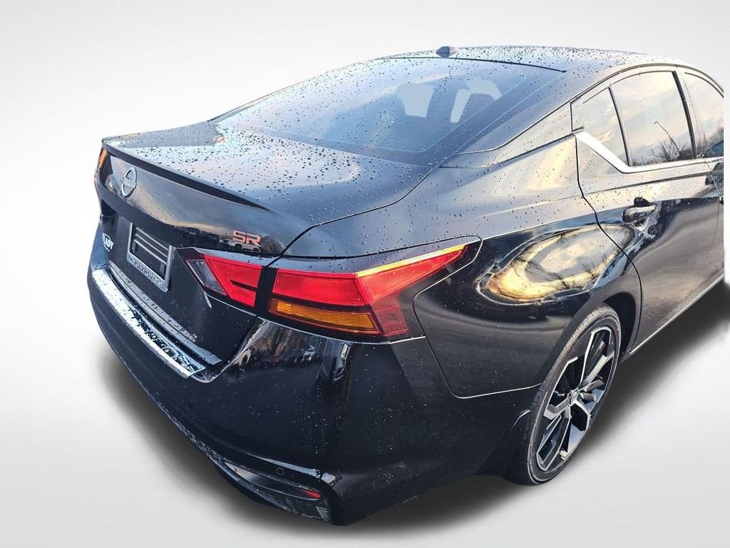 Used 2023 Nissan Altima 2.5 SR w/ SR Premium Package image 12