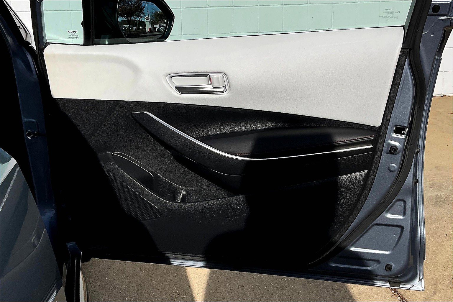 Used 2023 Toyota Corolla SE FWD image 28