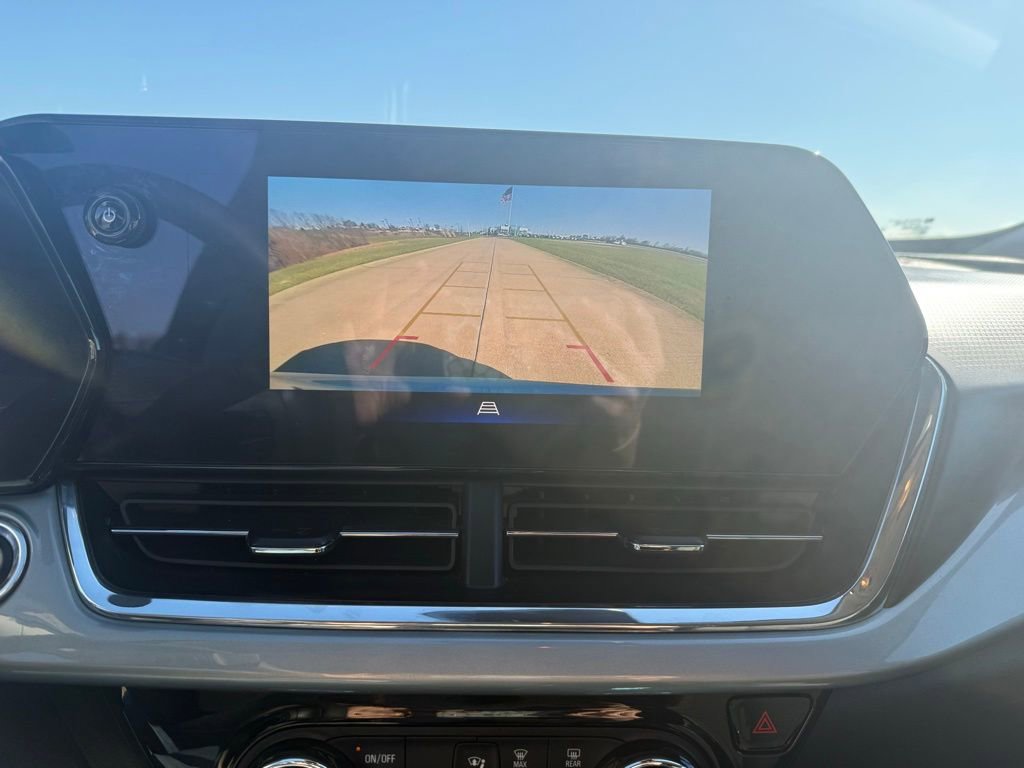 Used 2025 Chevrolet Trax LT image 39