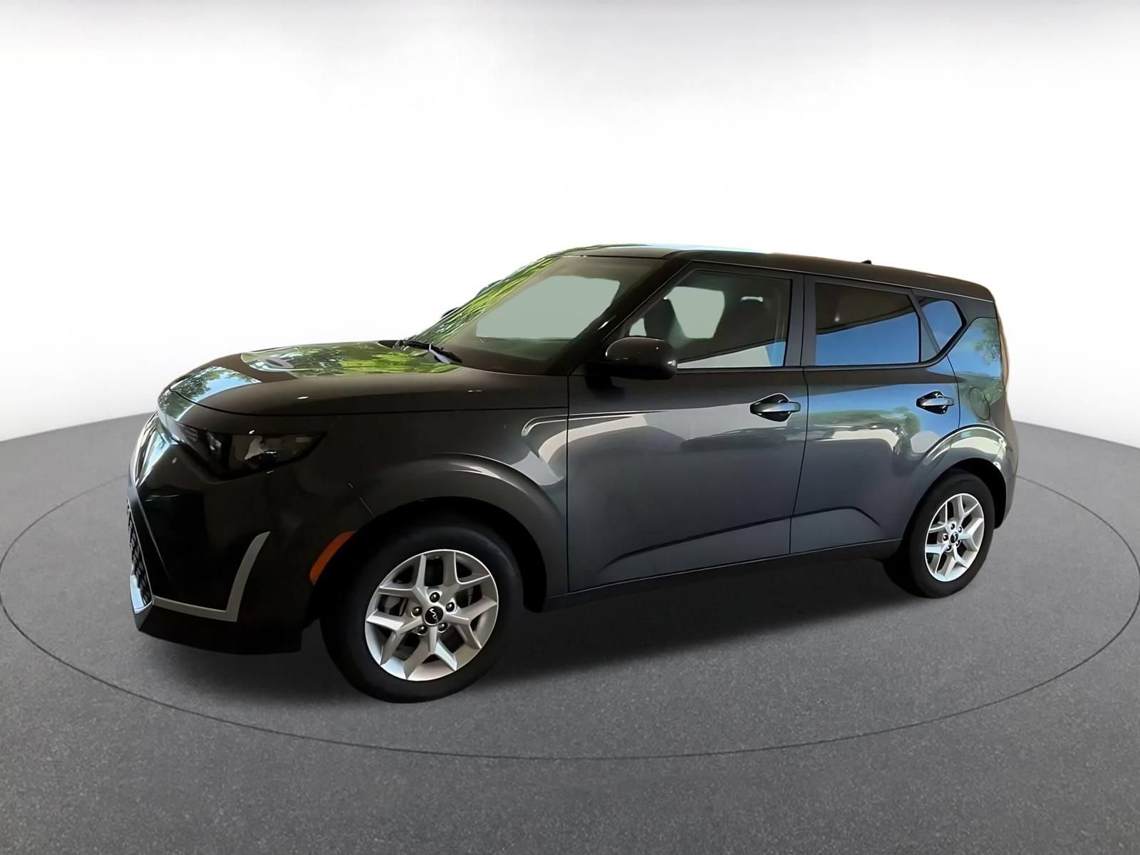 Used 2025 Kia Soul LX w/ LX Technology Package FWD image 6