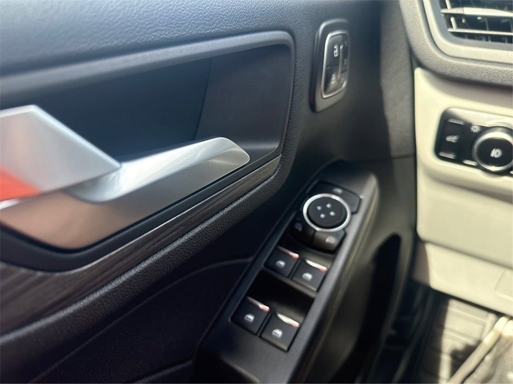 Used 2023 Ford Escape Platinum image 24