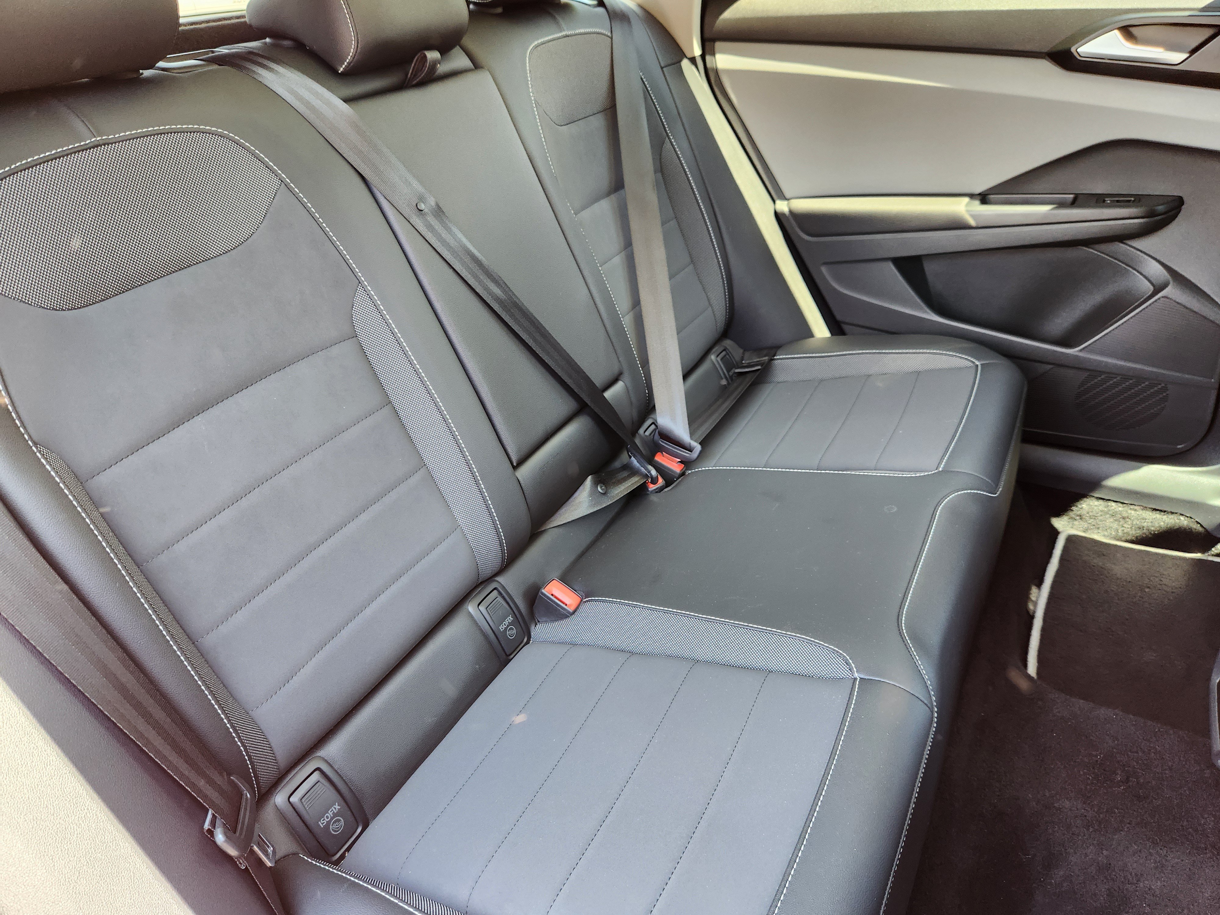 Certified 2023 Volkswagen Taos SE w/ Panoramic Sunroof Package AWD/4WD image 16