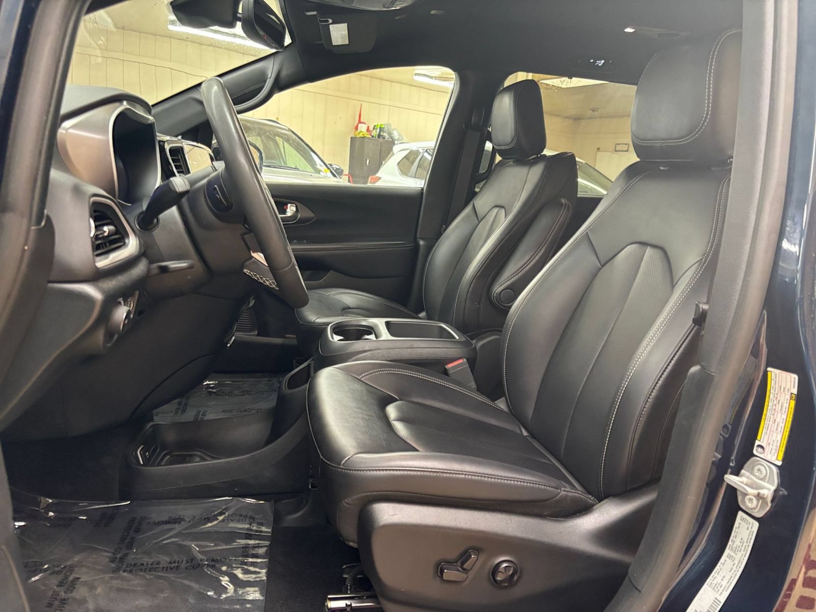 Used 2025 Chrysler Pacifica Select FWD image 28