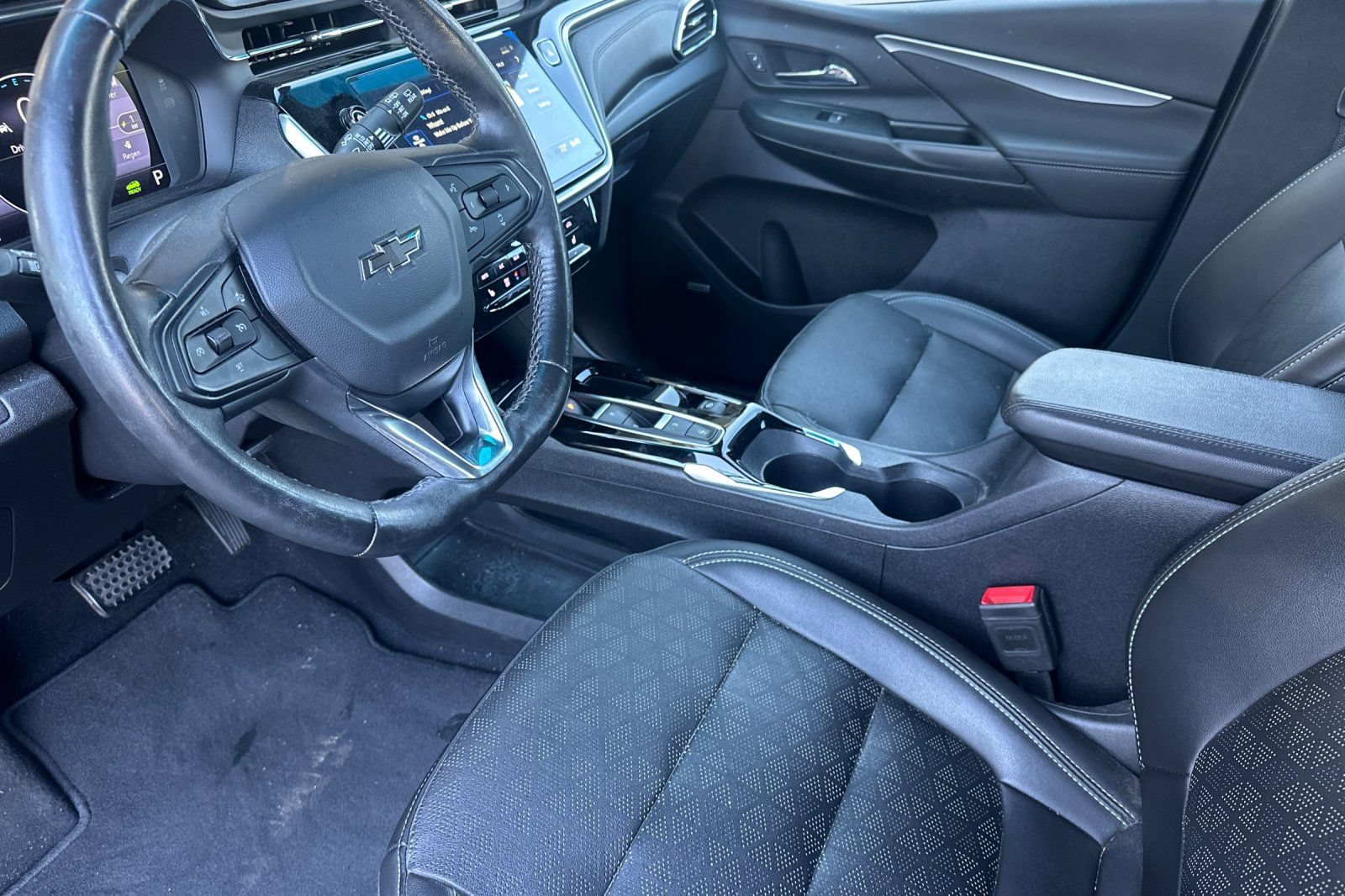 Used 2023 Chevrolet Bolt LT w/ Infotainment Package FWD image 9