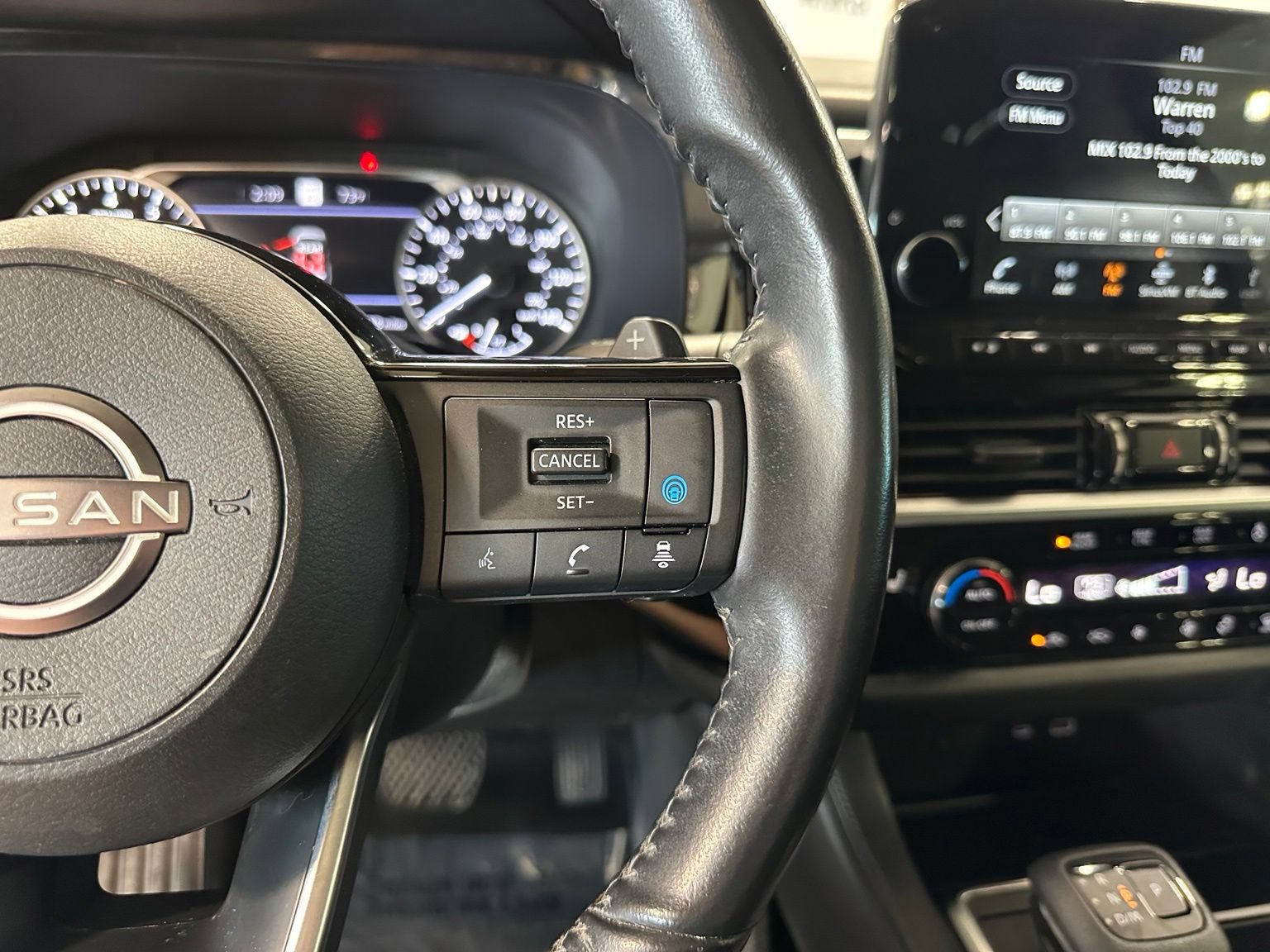 Used 2024 Nissan Pathfinder SL w/ SL Premium Package FWD image 19