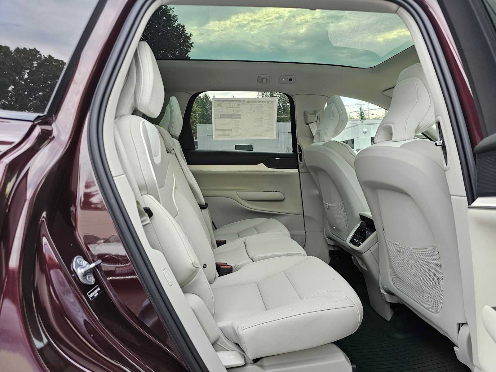 New 2025 Volvo EX90 Ultra w/ Protection Package Premier AWD/4WD image 12
