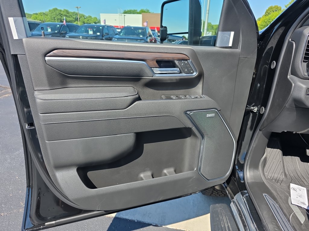 New 2026 GMC Sierra 2500 SLT w/ SLT Premium Package AWD/4WD image 11