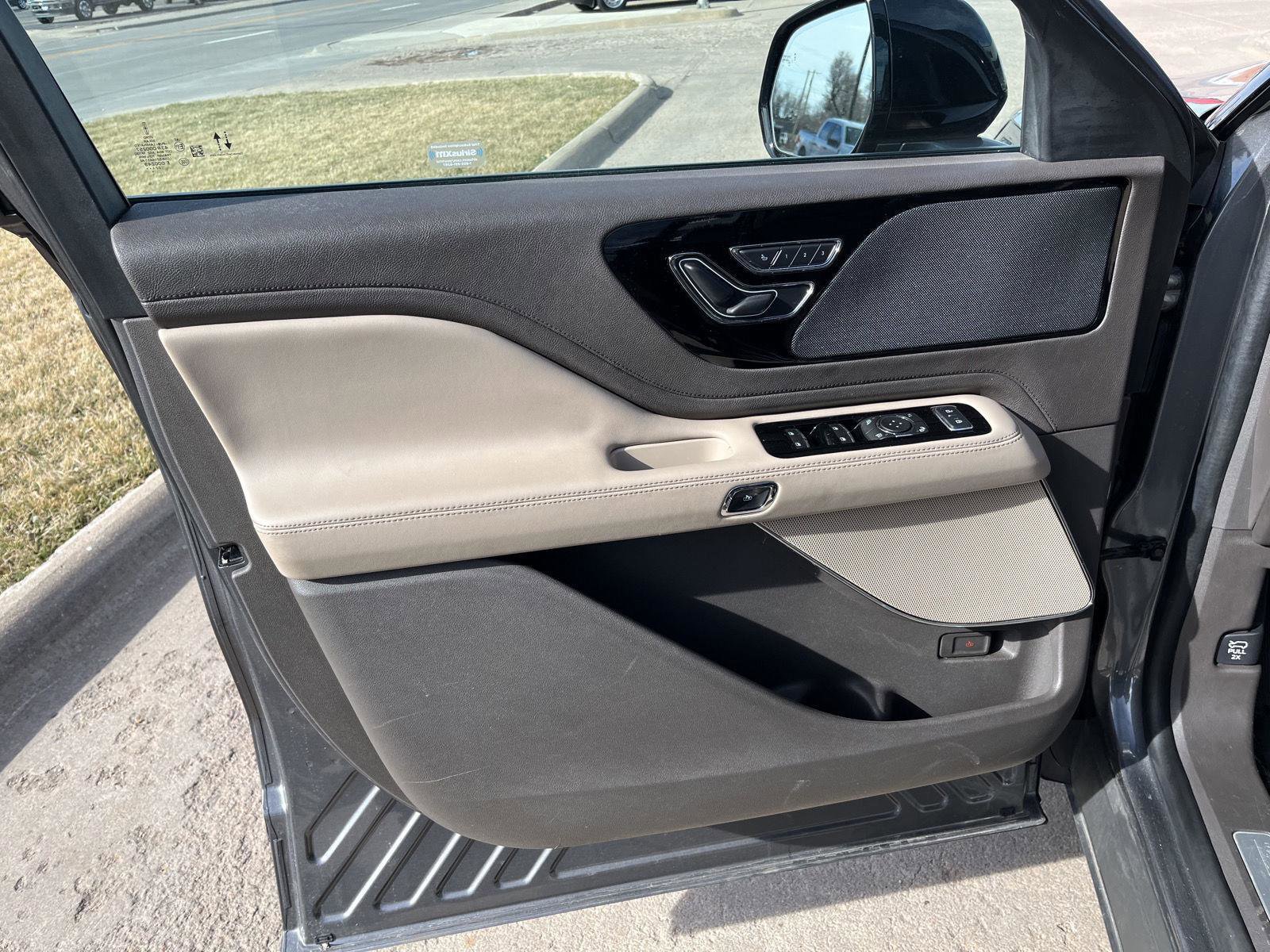 Used 2023 Lincoln Aviator AWD w/ Elements Package image 18