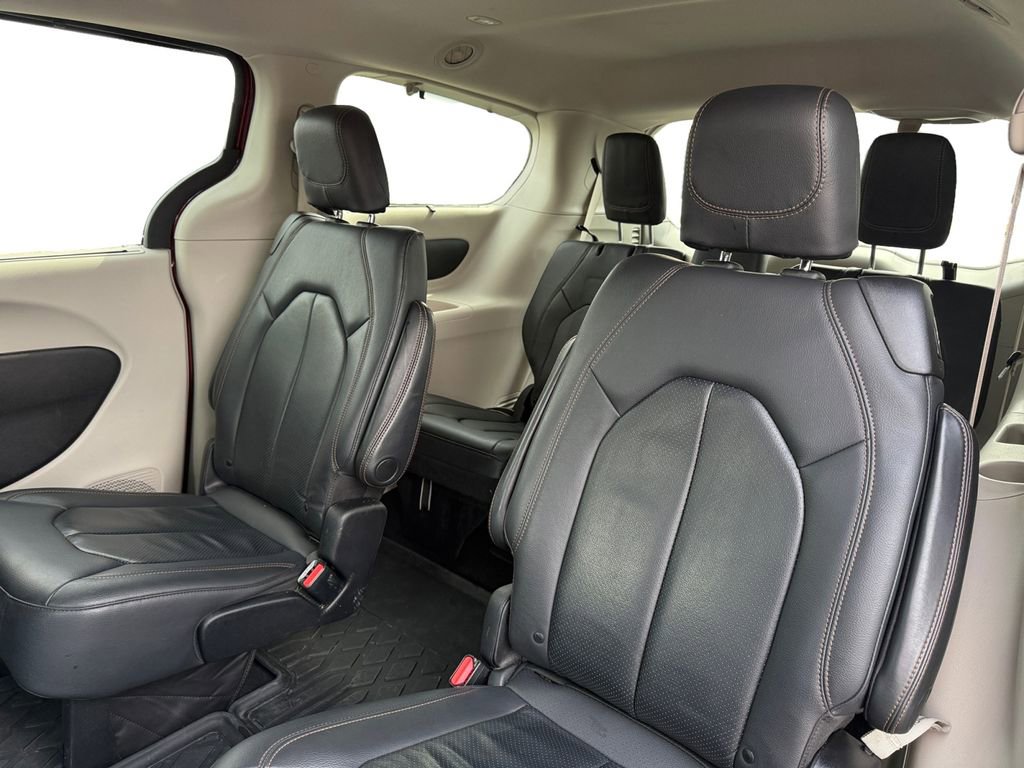 Certified 2019 Chrysler Pacifica Touring-L image 14